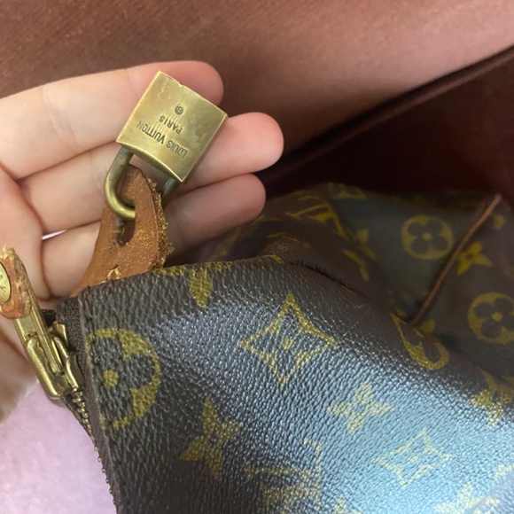 Authentic Louis Vuitton Speedy Bag - Picture 7 of 12